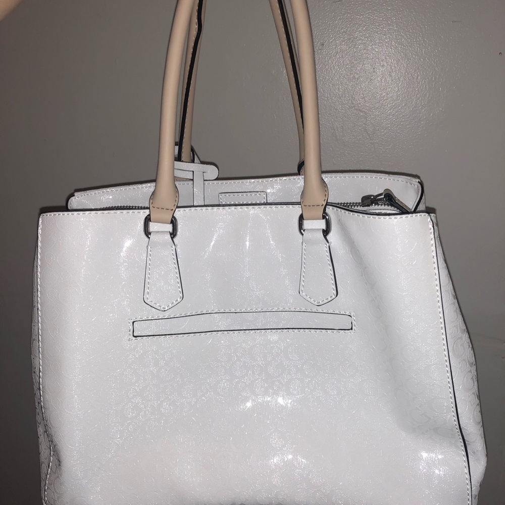 White shoulder guess bag